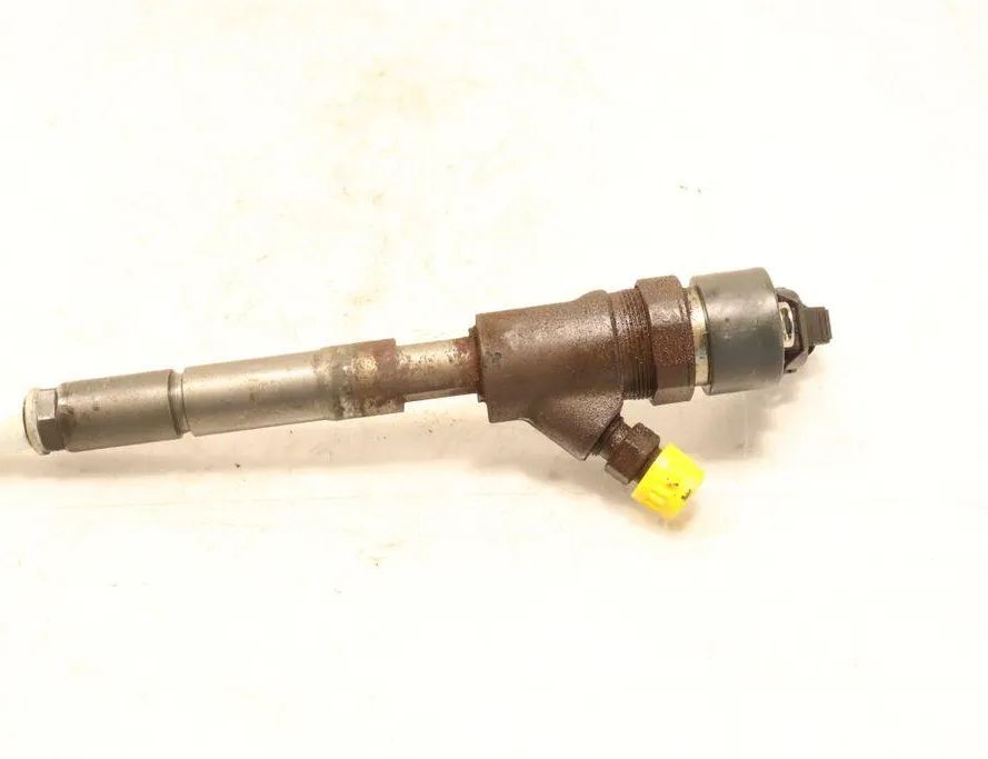 TOYOTA Yaris 2 generation (2005-2012) Palivový vstrekovač 32943025