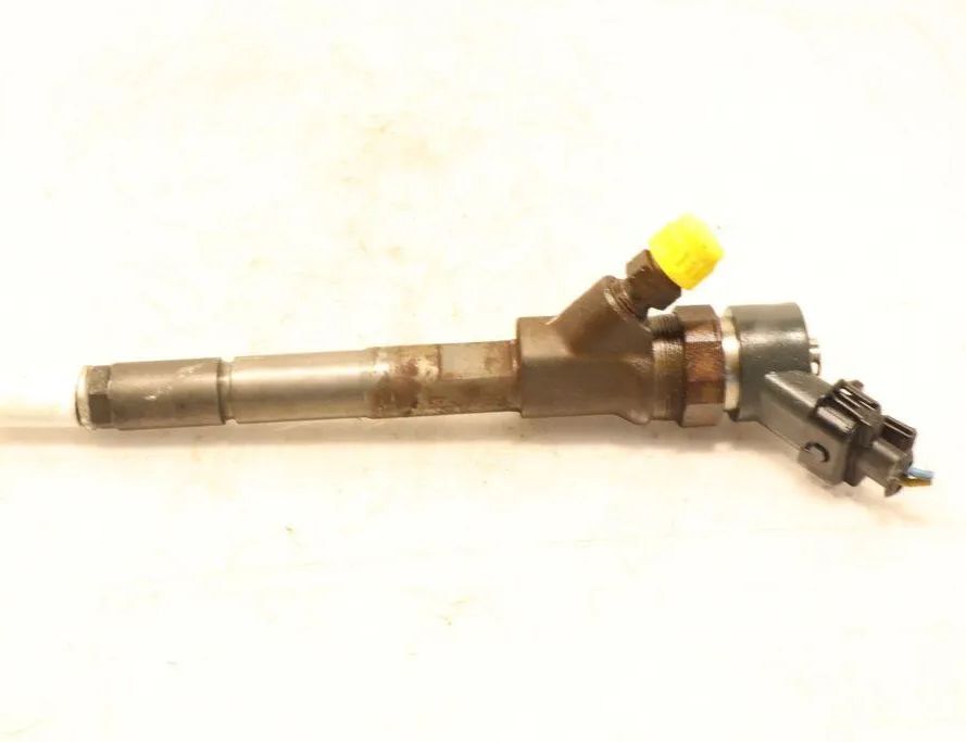 TOYOTA Yaris 2 generation (2005-2012) Palivový vstrekovač 32943025