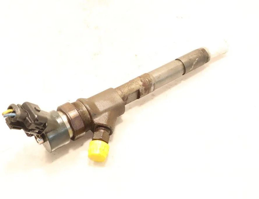 TOYOTA Yaris 2 generation (2005-2012) Palivový vstrekovač 32943025