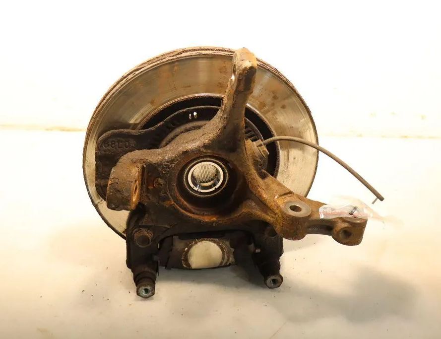 SUZUKI Swift 3 generation (2004-2010) Pravý predný náboj kolesa 32947057