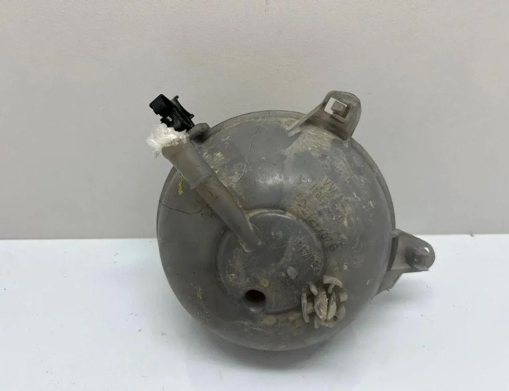 VOLKSWAGEN Passat B8 (2014-2023) Expanzná nádrž 5Q0121407G 31893889