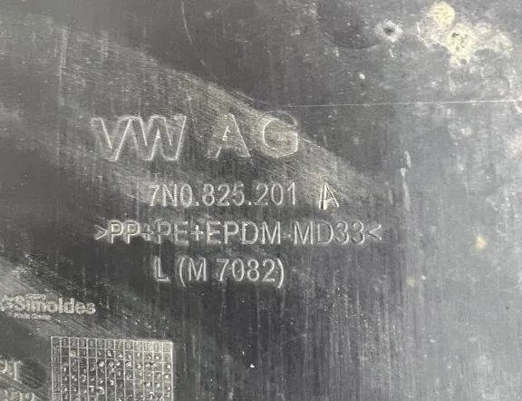 SEAT Alhambra 2 generation (2010-2021) Ľavý spodný kryt 7N0825201A 31894824