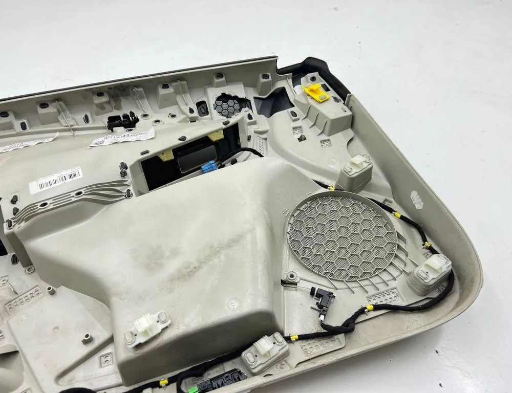 VOLVO V40 Cross Country 1 generation (2012-2020) Обшивка передних правых дверей 1319933 31996127