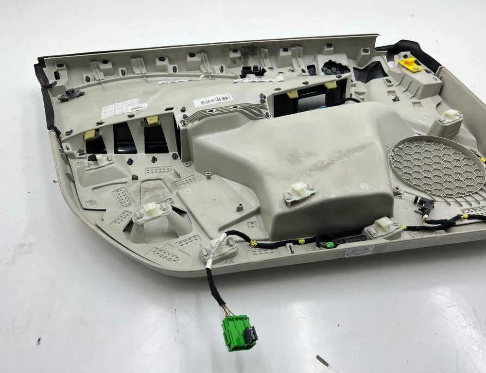 VOLVO V40 Cross Country 1 generation (2012-2020) Обшивка передних правых дверей 1319933 31996127