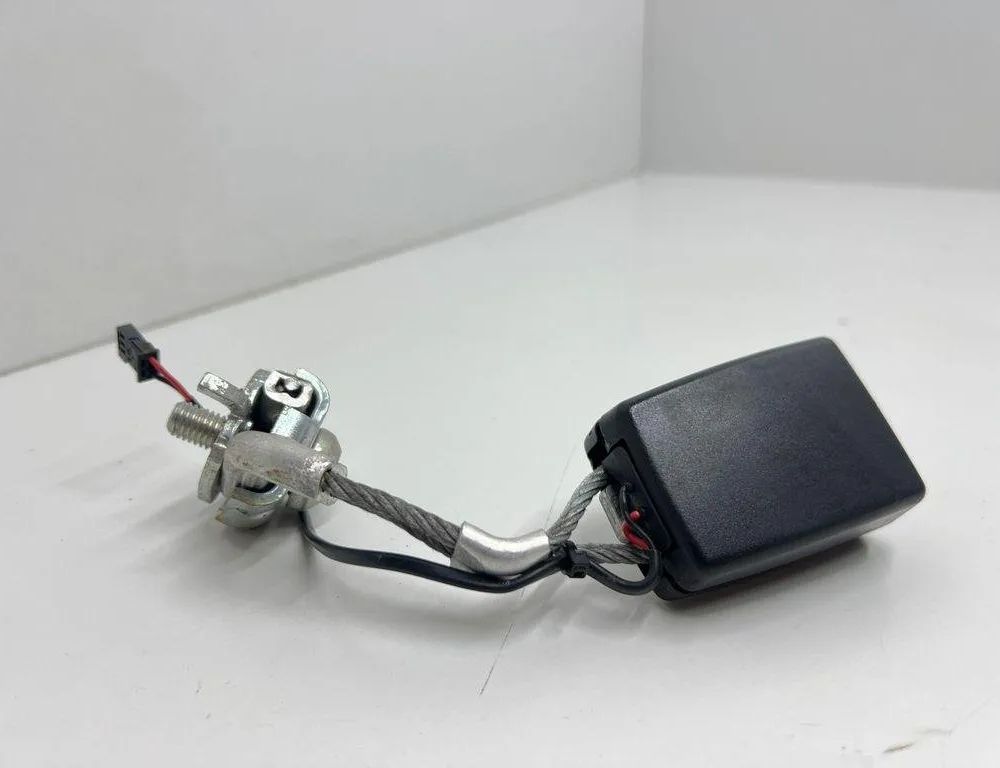 BMW 5 Series F10/F11 (2009-2017) Pravý zadný bezpečnostný pás 7243273 31998881