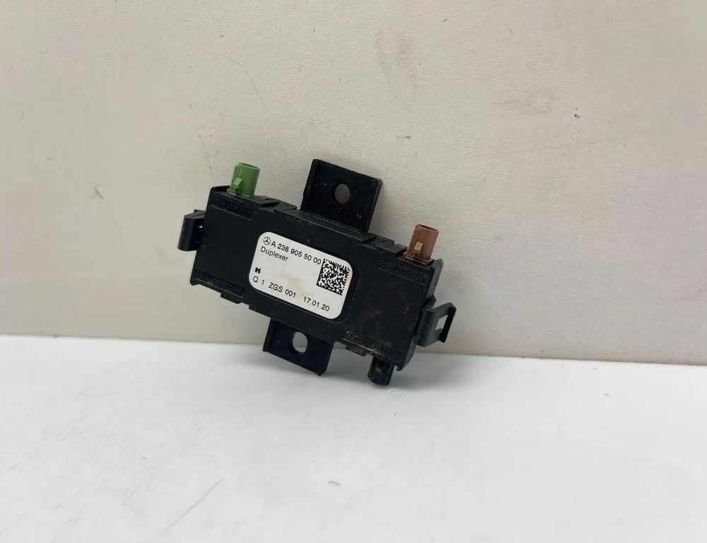 MERCEDES-BENZ C-Class W205/S205/C205 (2014-2023) Zosilňovač antény na kufri A2389055000 31999387