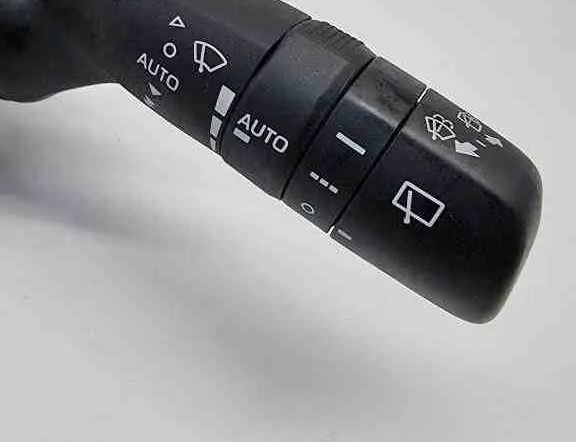 TOYOTA RAV4 5 generation (XA50) (2018-2024) Stieračový prepínač 4220017L021 32423700