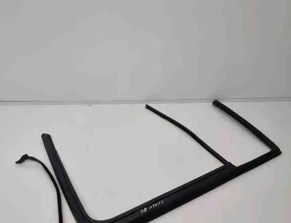 VOLKSWAGEN Tiguan 1 generation (2007-2017) Rear Left Door Window Molding 5N0839431H 32433515