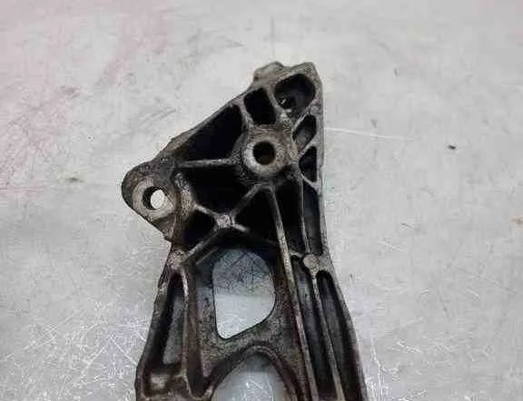 AUDI A5 8T (2007-2016) Кронштейн двигателя правой стороны 8k0199307 32441807