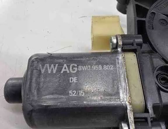 AUDI A5 8T (2007-2016) Маторчик стеклоподъемника передней левой двери 8W0959802 32444733