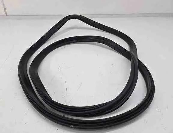 AUDI A5 8T (2007-2016) Gumené tesnenie krytu batožinového priestoru 8T0827705D 32444754