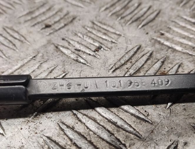 VOLKSWAGEN Golf 6 generation (2008-2015) Rameno predného stierača 101955409 28240489