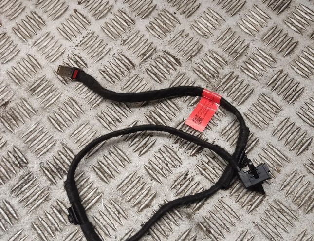 TESLA Model S 1 generation (2012-2024) Дополнительные соединители музыкального проигрывателя 159317401c 28526928