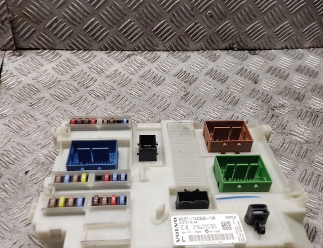 VOLVO S60 2 generation (2010-2020) Poistková skrinka 31314116aa 33022357