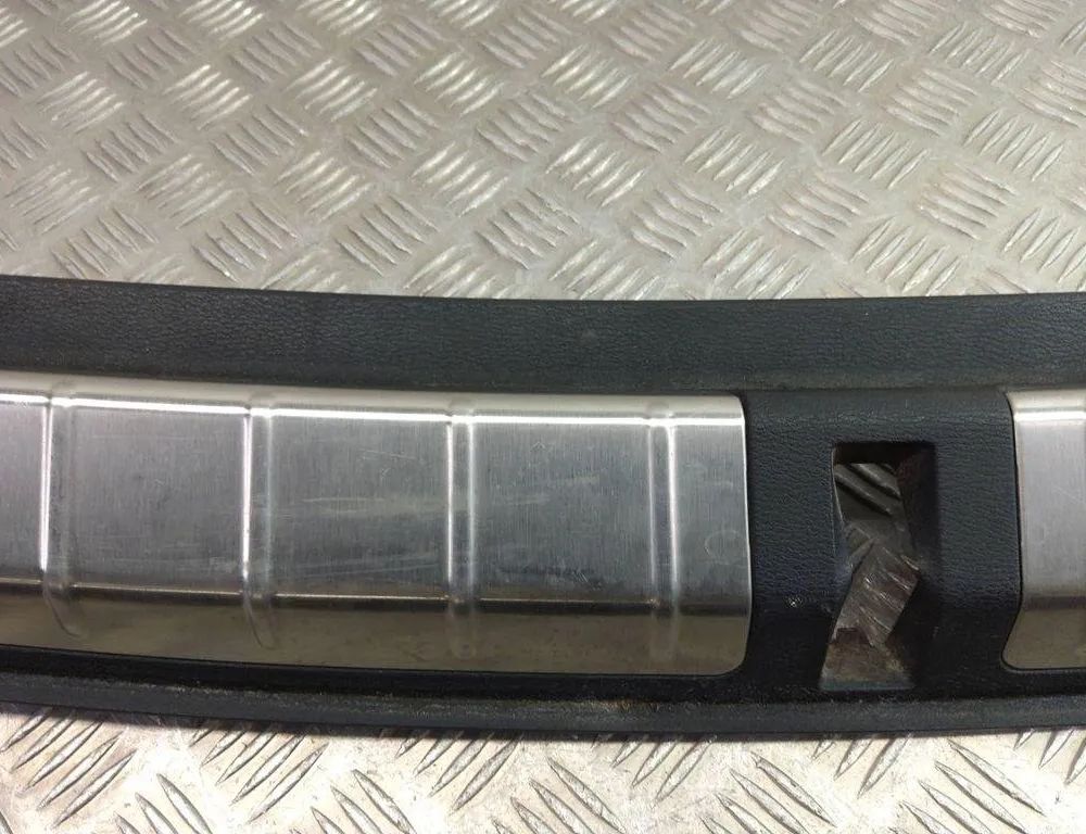 BMW X1 F48/F49 (2015-2023) Ozdobné lemovanie zámky kufra 7413689 30982544