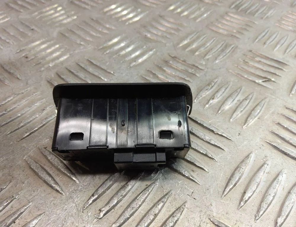 BMW X1 F48/F49 (2015-2023) Кнопка открывания задней крышки 9275121 30985438