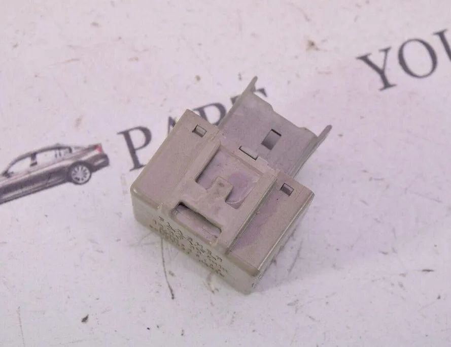 LEXUS IS XE10 (1999-2005) Relé 8198053020 31006357