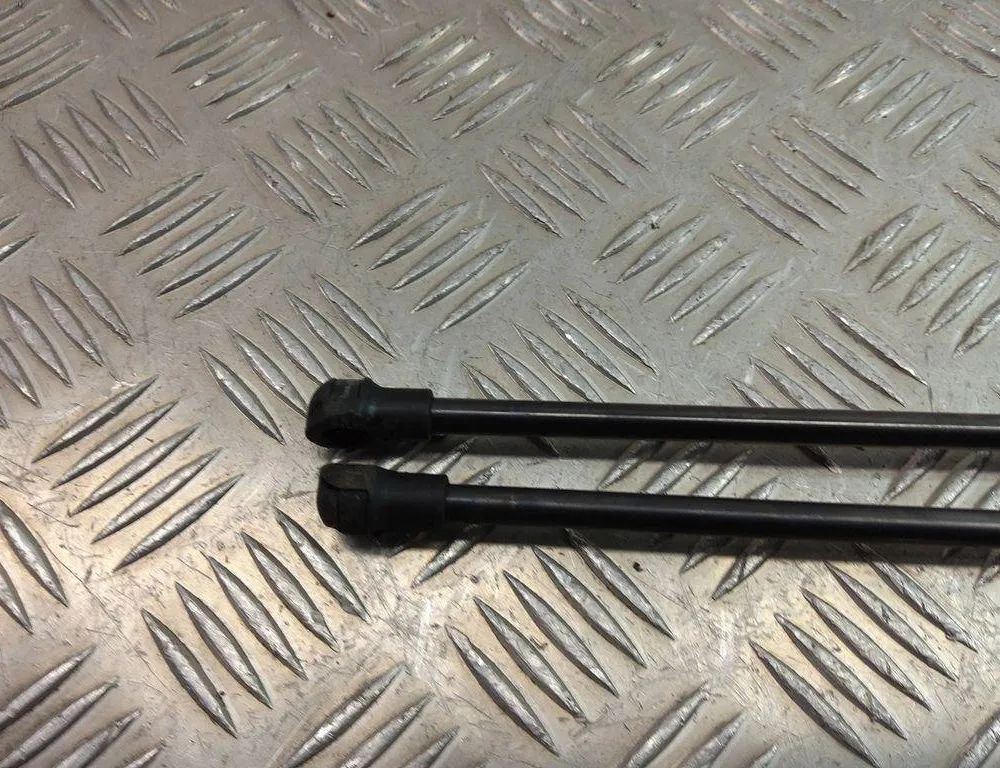 BMW 3 Series E90/E91/E92/E93 (2004-2013) Амортизатор капота передний левый 7060550 31013120