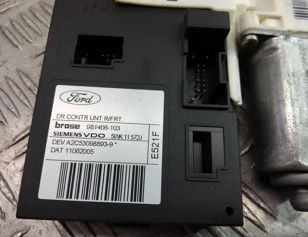 FORD C-Max 1 generation (2003-2010) Маторчик стеклоподъемника передней левой двери 5WK11572J 31026074