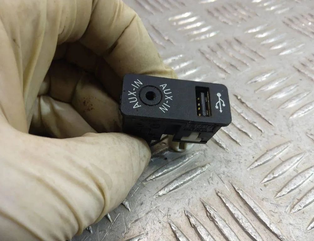 BMW X1 F48/F49 (2015-2023) Дополнительные соединители музыкального проигрывателя 9229246 31030029