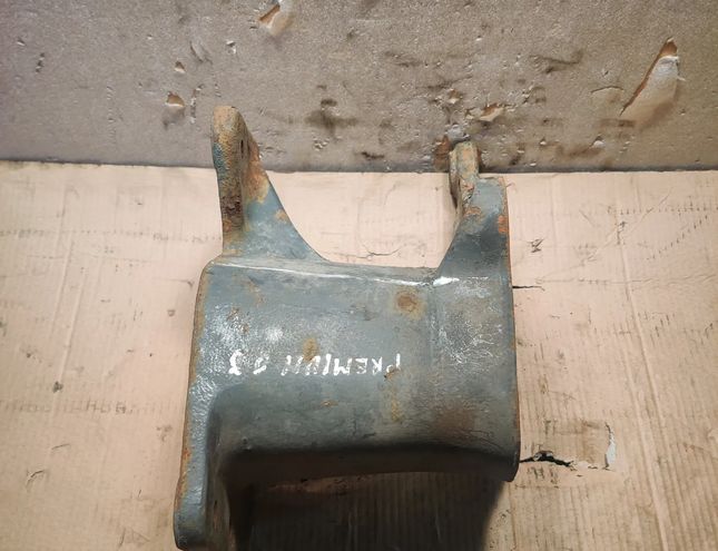 RENAULT TRUCKS Premium 2 (2005-present) W210 (1995-2002) Steering column bracket 5600201421 20767393