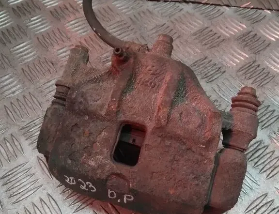 HYUNDAI Accent LC (1999-2013) Pravý predný strmeň brzdy 34218449