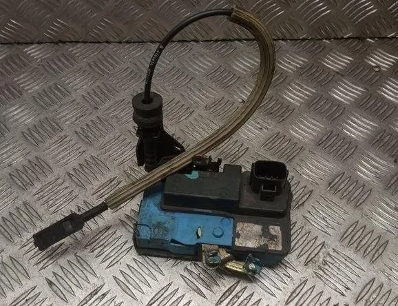 VOLVO V70 1 generation (1997-2000) Front Left Door Lock 32011395