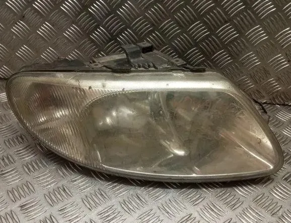 CHRYSLER Voyager 4 generation (2001-2007) Pravé predné svetlo 04857710AB 32019437