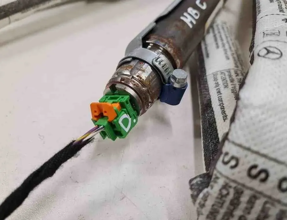 MERCEDES-BENZ C-Class W204/S204/C204 (2004-2015) Ľavý strešný airbag SRS BAMPT11249,2048600805,606037200 32720462