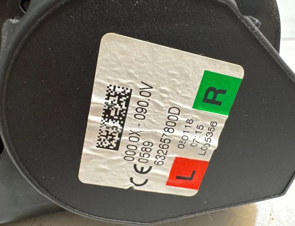 BMW 5 Series G30/G31 (2016-2023) Pravý zadný bezpečnostný pás 632657800D 34167359