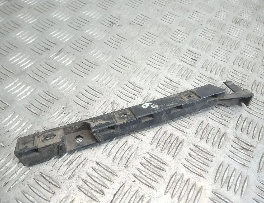 BMW 1 Series E81/E82/E87/E88 (2004-2013) Front Right Bumper Bracket 7118160 31294775