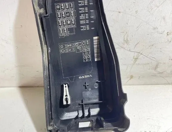 VOLVO XC70 2 generation (2000-2007) Крышка блока предохранителей 6G9T14A076L 33307346