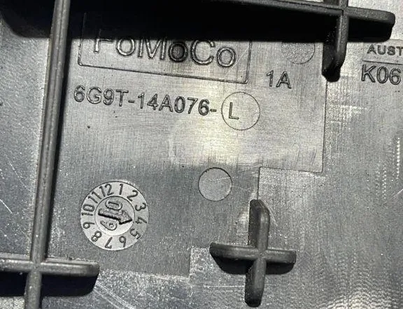 VOLVO XC70 2 generation (2000-2007) Крышка блока предохранителей 6G9T14A076L 33307346