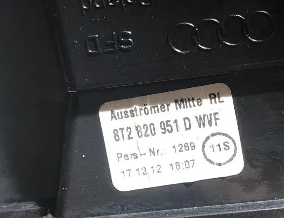 AUDI A5 Sportback 8T (2009-2011) Вентиляционные отверстия центральной консоли 33311701