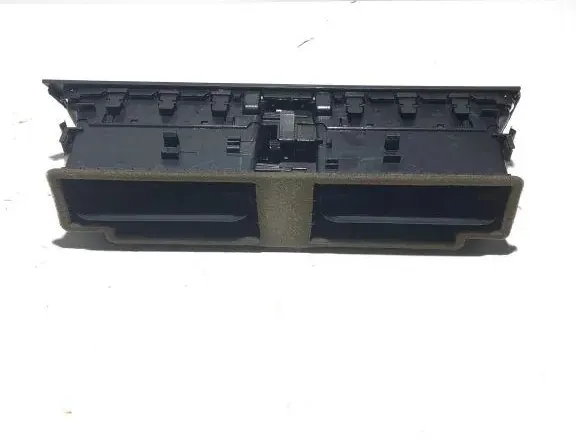 AUDI A5 Sportback 8T (2009-2011) Вентиляционные отверстия центральной консоли 33311701