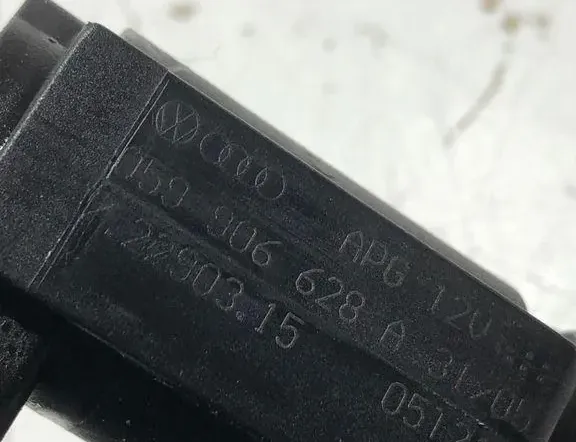 VOLKSWAGEN Touareg 1 generation (2002-2010) Solenoidový ventil 059906628A 33316763