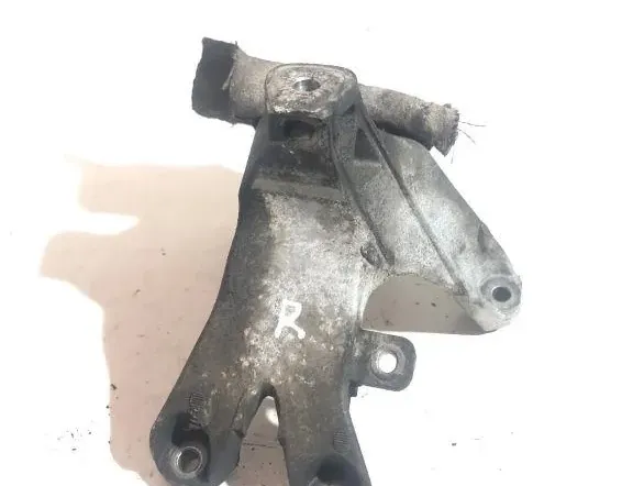 AUDI A5 Sportback 8T (2009-2011) Držiak motora pravá strana 8K0199308CA 33322097