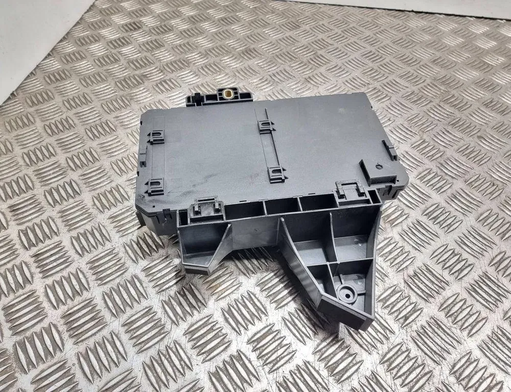 OPEL Astra H (2004-2014) Блок предохранителей 13115937 33354948