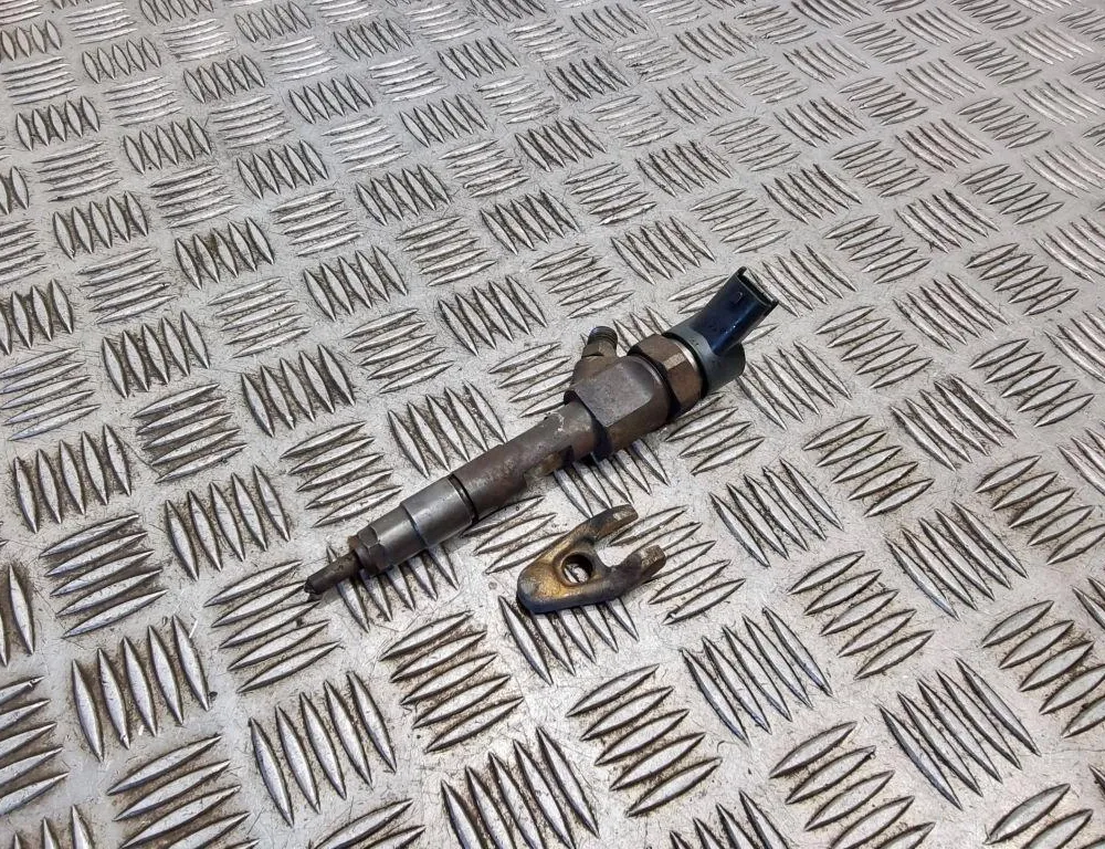 RENAULT Megane 1 generation (1995-2003) Palivový vstrekovač 7700111014 33505919