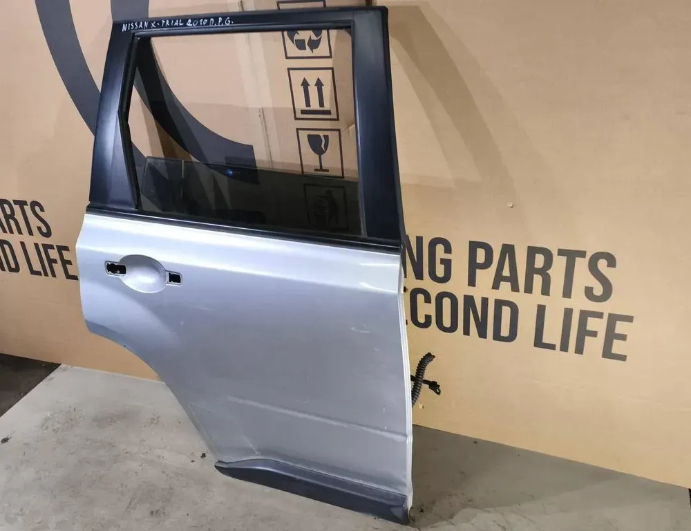 NISSAN X-Trail T31 (2007-2014) Rear Right Door 33530877