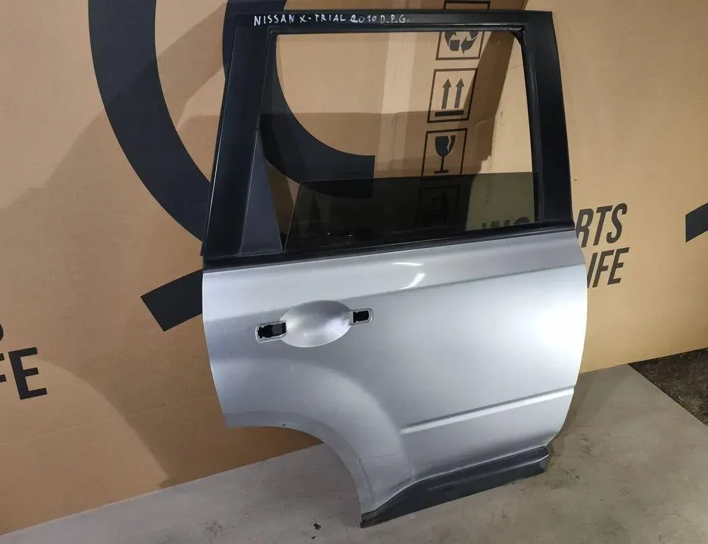 NISSAN X-Trail T31 (2007-2014) Rear Right Door 33530877
