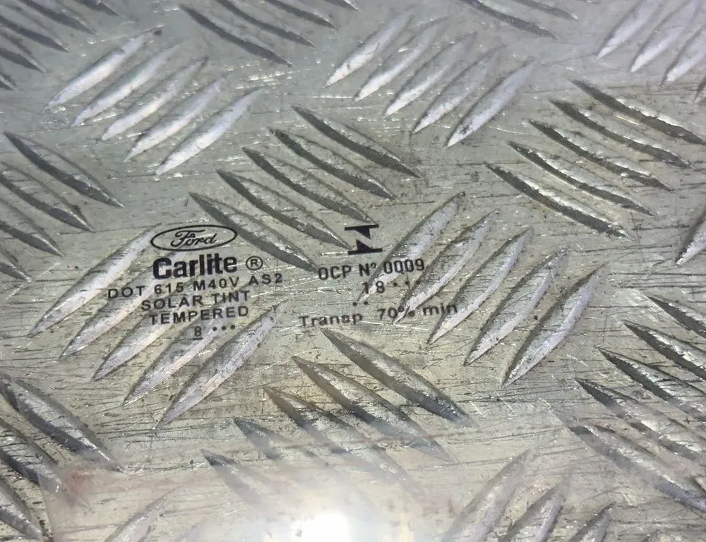 FORD Fiesta 7 generation (2017-2024) Pravé predné dvere sklo DOT615M40VAS2 33567377