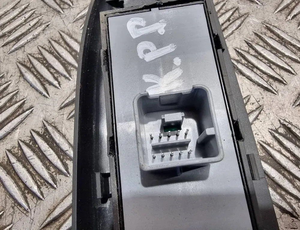 SKODA Octavia 2 generation (2004-2013) Кнопка стеклоподъемника задней левой двери 1z1867171 33572280