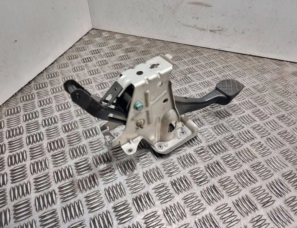 SKODA Octavia 2 generation (2004-2013) Педаль тормоза 1K1721057N 33572321