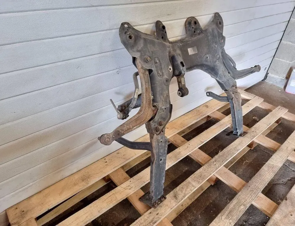 FORD Ka 2 generation (2008-2020) Передний траверс 33575495