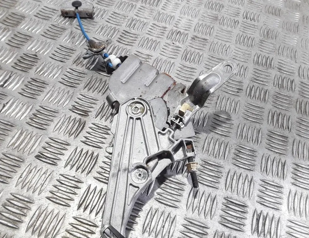 FORD Fiesta 7 generation (2017-2024) Mechanizmus parkovacej brzdy AC46000 33575559