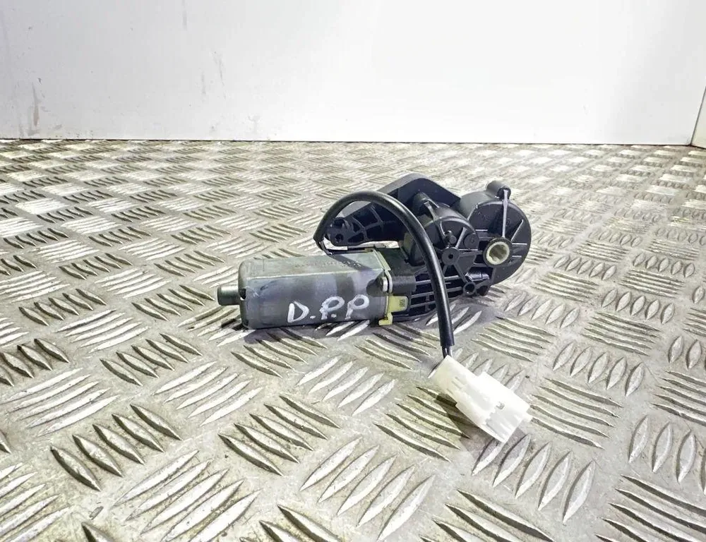 MERCEDES-BENZ E-Class W211/S211 (2002-2009) Моторчик переднего правого сиденья 0390203207 33597252