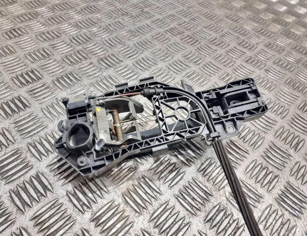 VOLKSWAGEN Passat B7 (2010-2015) Наружная ручка задней левой двери 3c0837885g 33608893