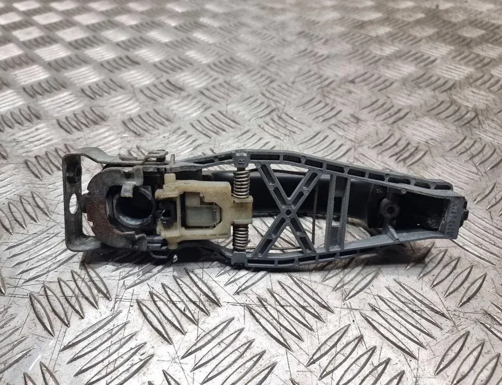 VOLKSWAGEN Touran 1 generation (2003-2015) Наружная ручка боковых левых дверей 1T0837886B 33610916