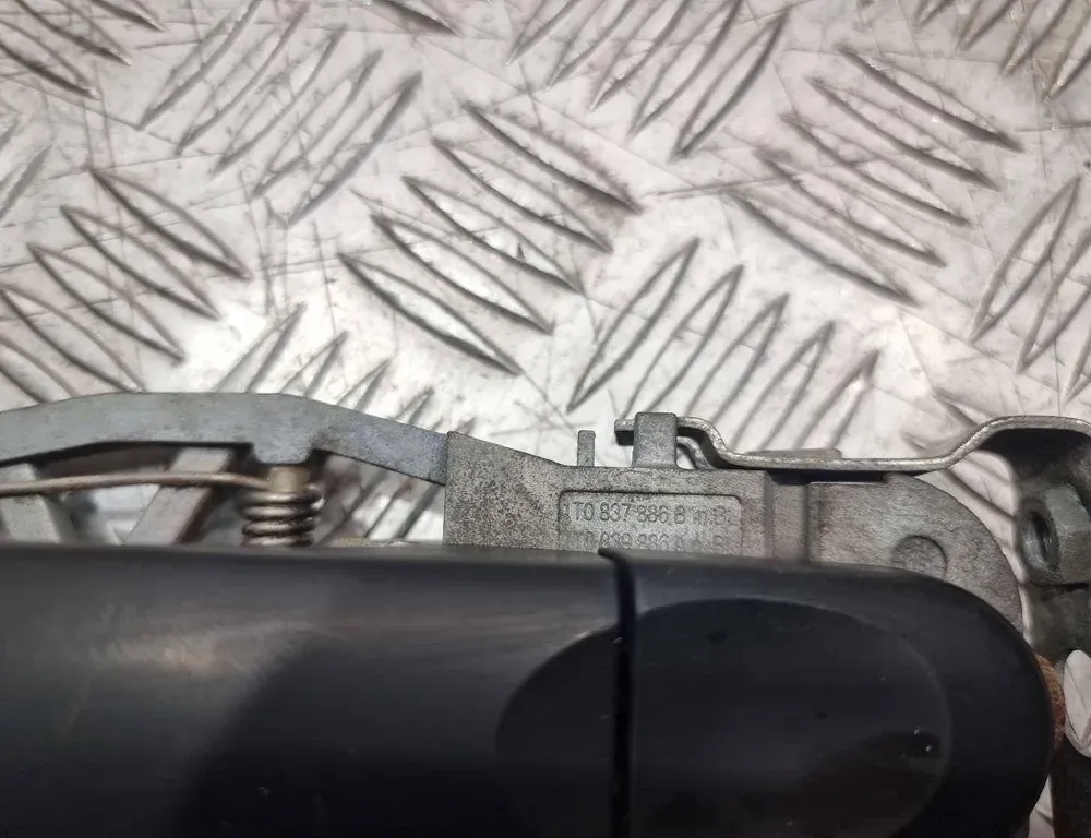 VOLKSWAGEN Touran 1 generation (2003-2015) Наружная ручка боковых левых дверей 1T0837886B 33610916